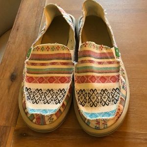 Sanuk sidewalk surfers